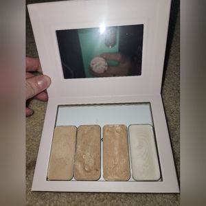 Seint pallete with makeup